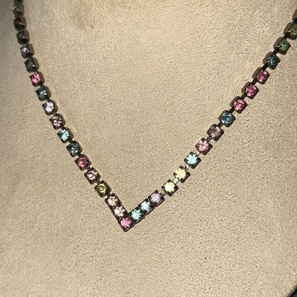 Rare Vintage Multi Colored Pastel Rainbow Crystal V Necklace! - Picture 3 of 10